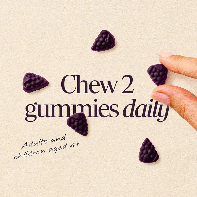 Elderberry Gummies with Vitamin D3 and Zinc Fruit Supplement Gummies 180g Custom OEM in use