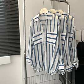 韩系蓝色竖条纹设计感衬衫女夏新款宽松透气外搭防晒衬衣外套上衣