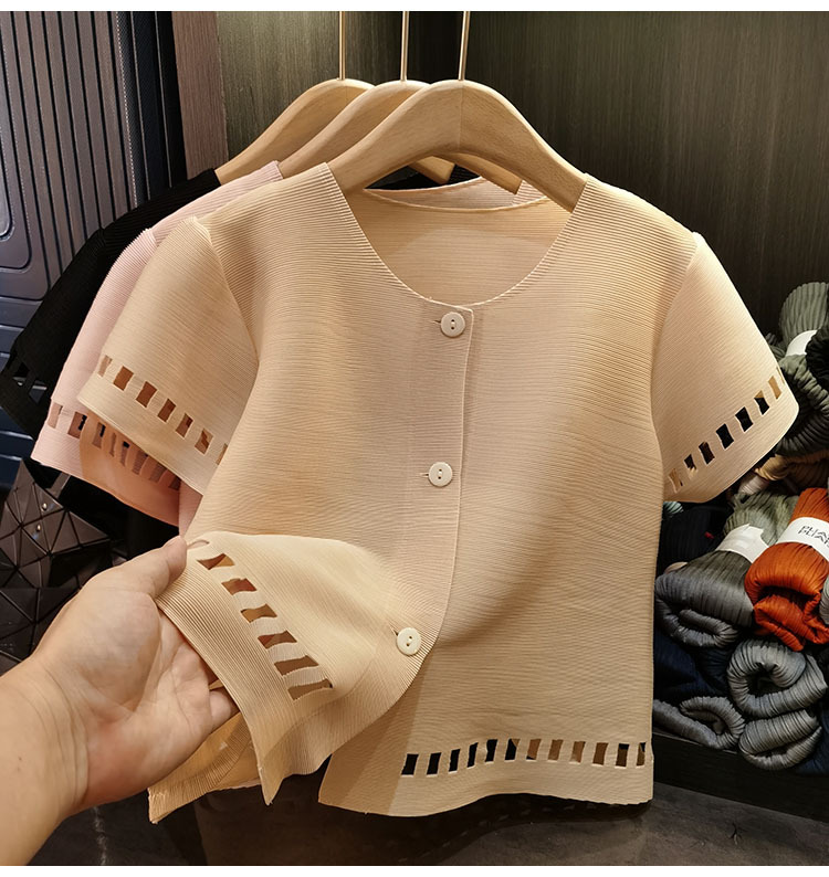 Áo cardigan nữ cổ tròn tay ngắn dáng rộng khoét lỗ xếp ly — Màu đen, Màu hồng, Màu mơ chi tiết 4
