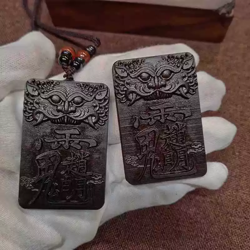 Double-sided pendant, carved props for beloved