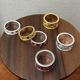 项链;耳环;耳钉