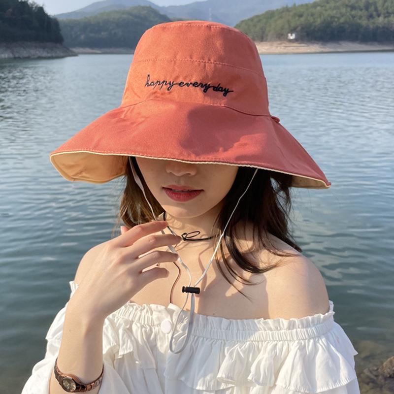 春夏の両面に漁師帽をかぶっています。|undefined
