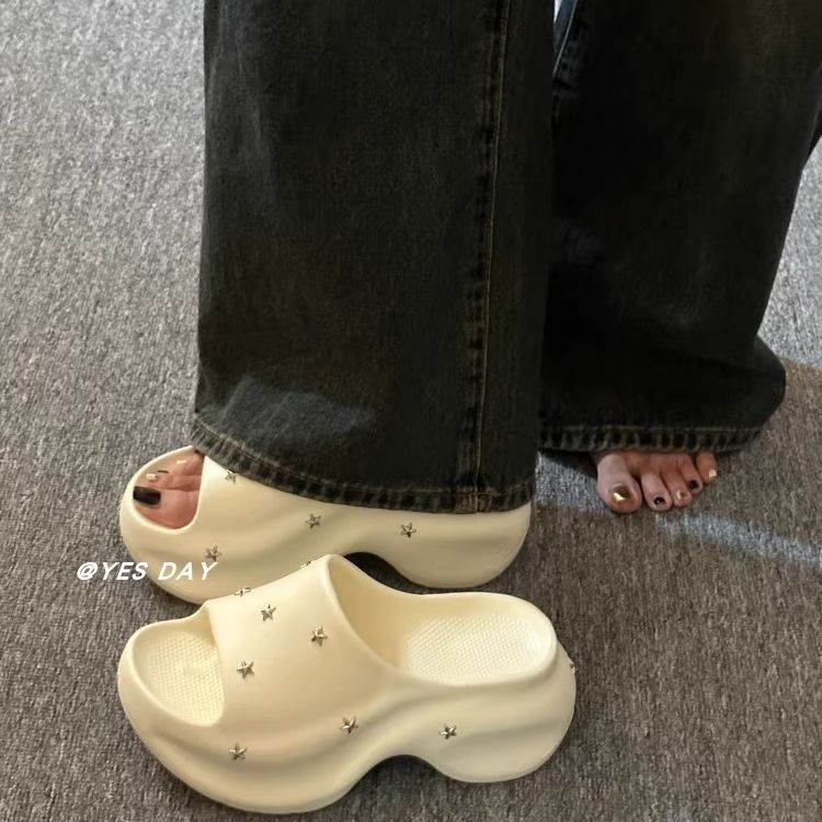 Thick-Soled Height-Increasing Sandals for Women, Summer 2025 New Style, Comfortable Clogs, Beach Slip-Ons Thick-Soled Height-Increasing Sandals for Women, Summer 2025 New Style, Comfortable Clogs, Beach Slip-Ons