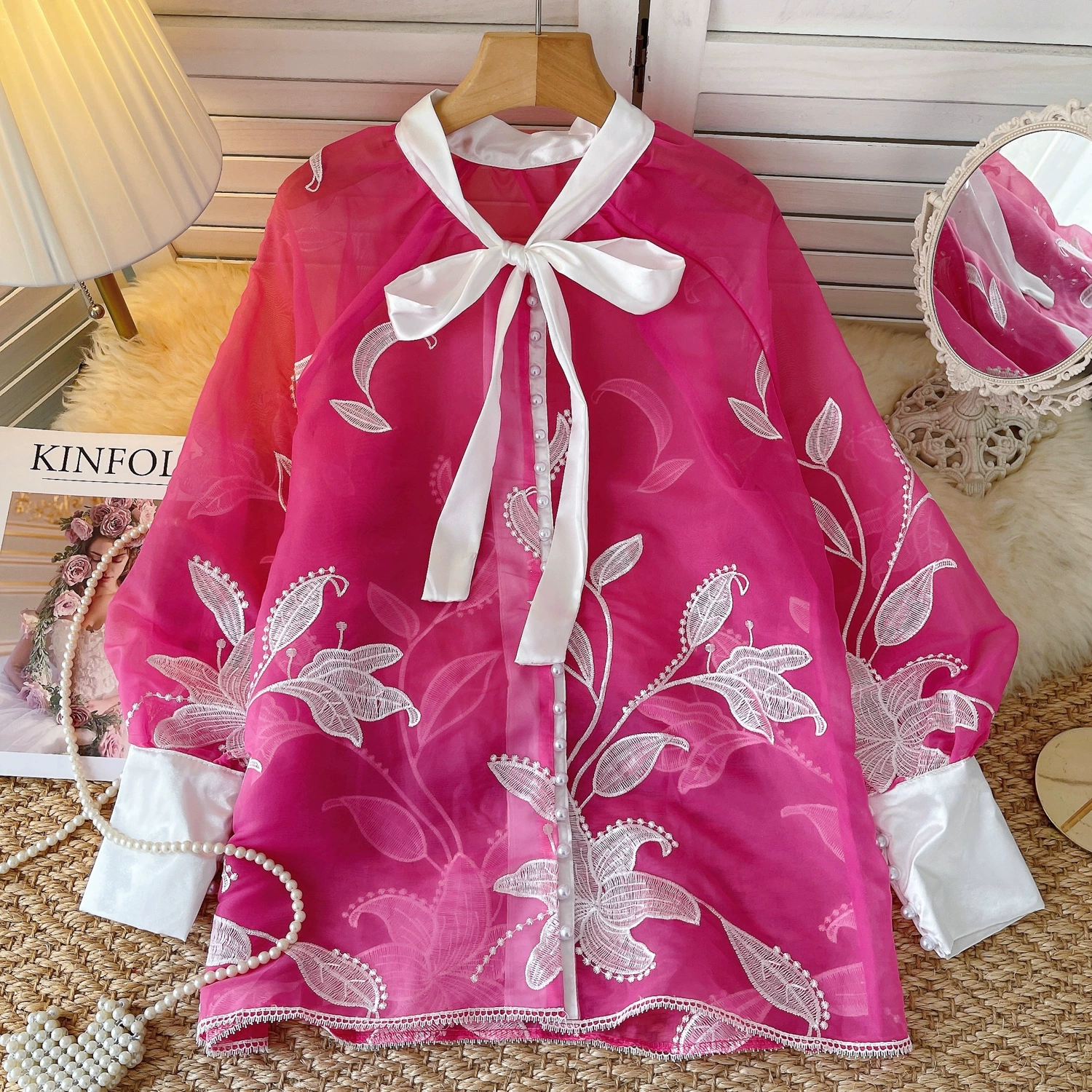 Европейский женский топ 2024 новый ниша высокого класса тяжелая промышленность вышивка шнуровка жемчужная пуговица свободная сетчатая пряжа рубашка