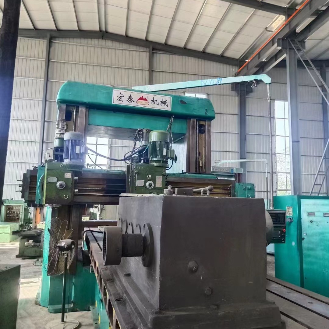 转让二手宏泰X2016龙门铣床铣头电机功率:7.5kw