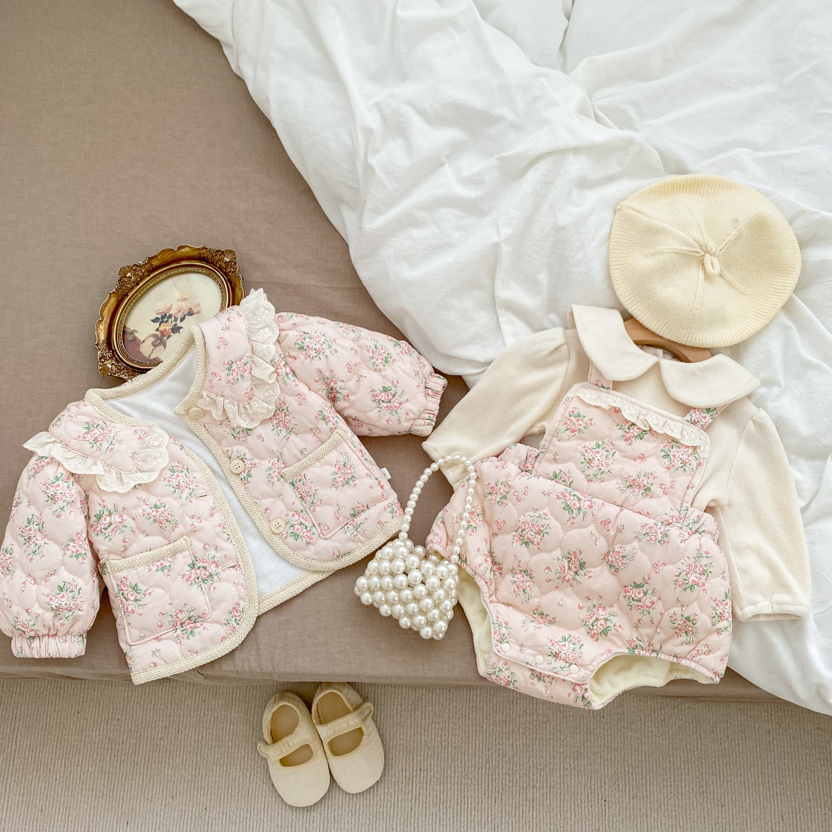 22 otoño e invierno nueva ropa para niños coreanos 0 ~ 2 años de edad niña floral muñeca collar acolchado ropa de algodón acolchado otoño e invierno traje de recién nacido