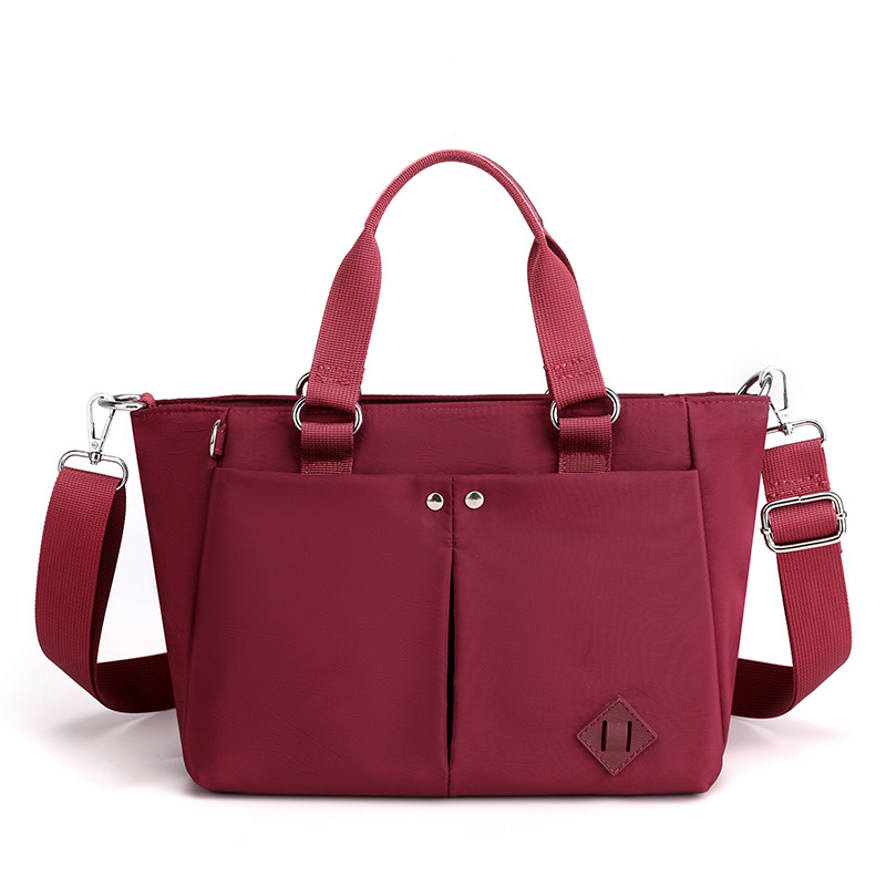 Nuevas tendencias de moda en 2025 bolsos de hombro de varias capas bolsos de hombro de gran capacidad para viajar y evitar salpicaduras de agua mochilas de versión coreana