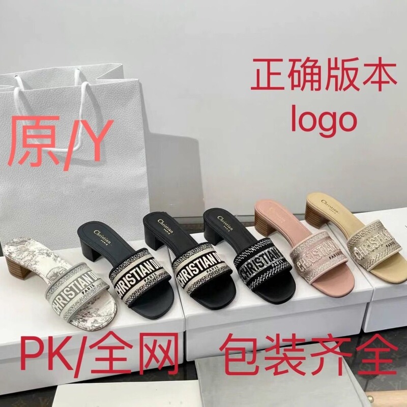 New summer slippers with letter D embroidery and rhinestones for women, casual flat sandals for outdoor beach wear New summer slippers with letter D embroidery and rhinestones for women, casual flat sandals for outdoor beach wear