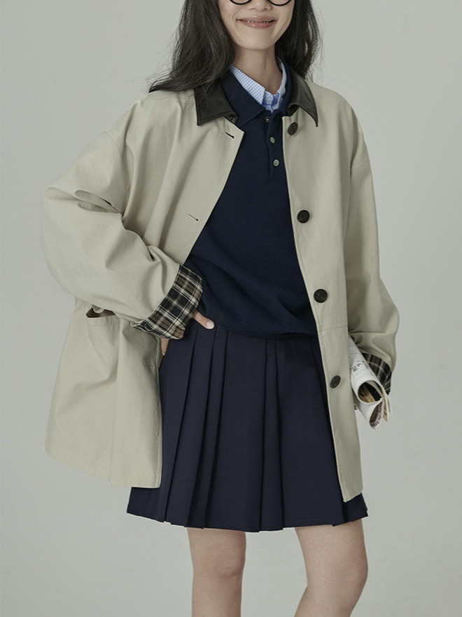HAVERICEレストランの春日からの手紙は、レトロで高級な新型の小柄なライゼル風衣コートの女性にぶつかります。