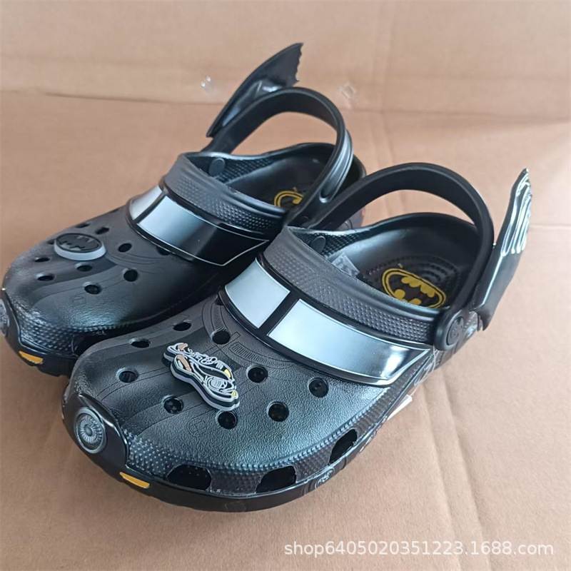 25-Year New Model Classic Batman Sports Car Clogs Men's Beach Shoes Outdoor Closed-Toe Slippers 210219 25-Year New Model Classic Batman Sports Car Clogs Men's Beach Shoes Outdoor Closed-Toe Slippers 210219