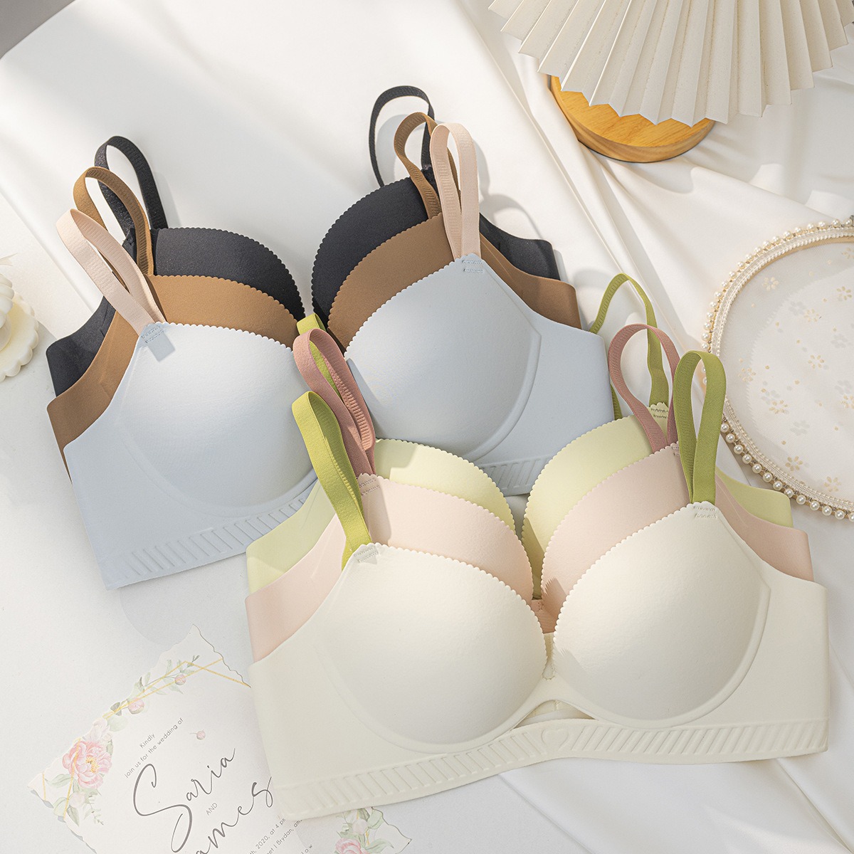 Venta directa de fábrica comercio electrónico transfronterizo Sudeste de Asia Vietnam Tailandia damas pecho pequeño simple sujetador ligero cómodo