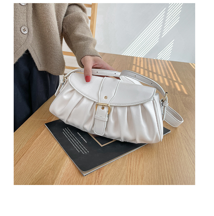 2021 New Autumn Underarm Bag Fashion Fold Cloud Bag Baguette Bag display picture 15