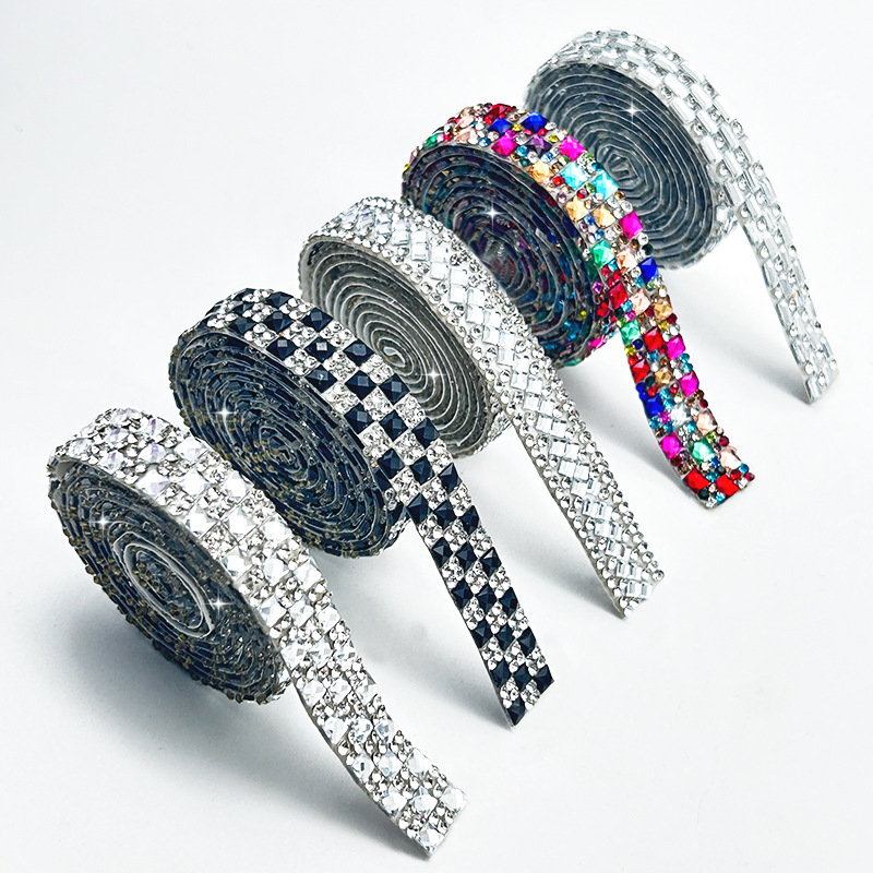 Tiras de diamantes de imitación al por mayor, tiras de diamantes de imitación autoadhesivas, accesorios de ropa, diamantes de imitación de cristal, accesorios de bricolaje, pegatinas de diamantes de imitación