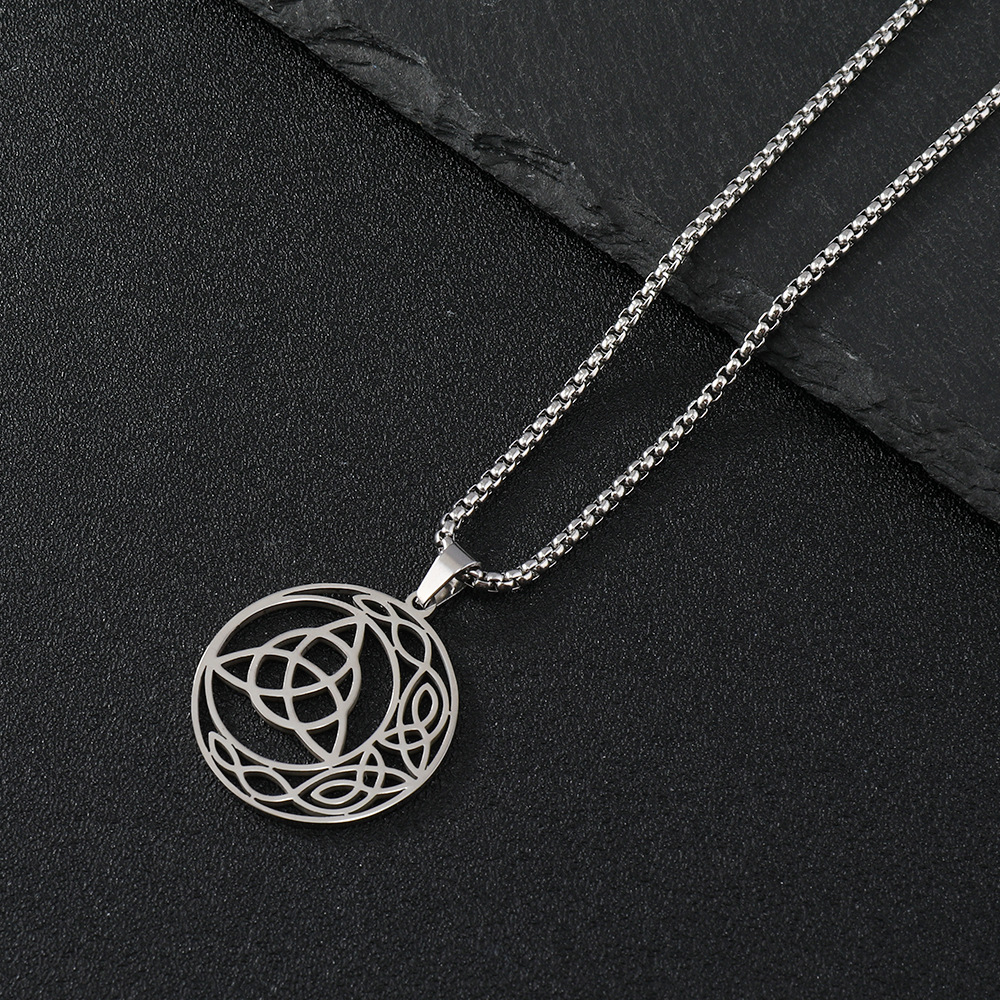 Joyería de acero inoxidable transfronterizo creativo hueco estrella de cinco puntas móvil redondo marca simple collar de acero de titanio fuente fabricante