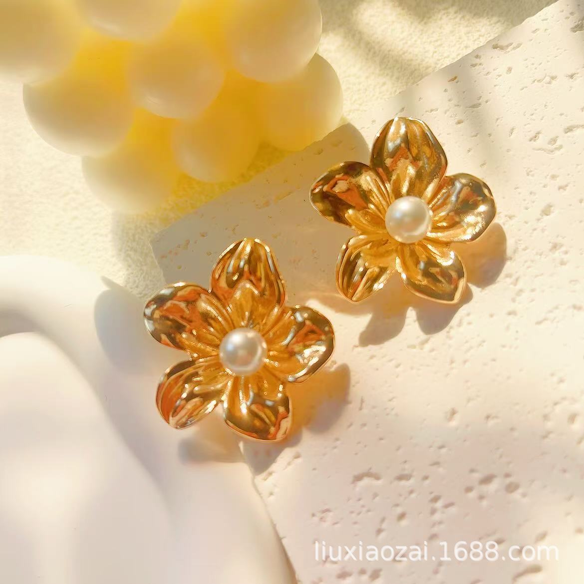 Fashionable golden trend creative earrings pearl