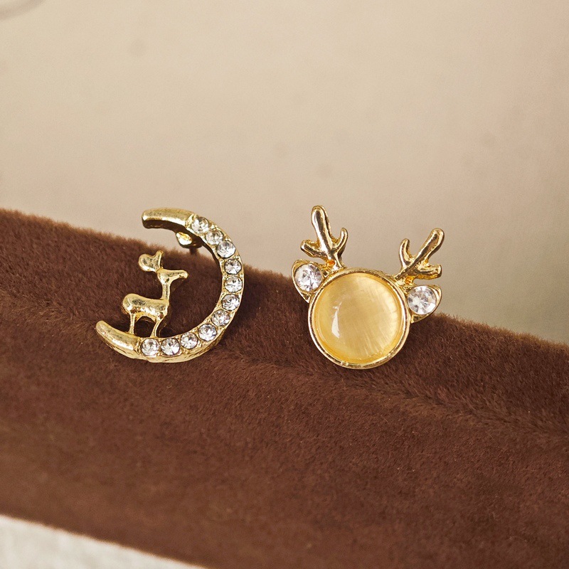 2024 nuevo estilo de moda coreano alce luna pendientes Mori temperamento pequeño ojo de gato pendientes asimétricos pendientes mujeres