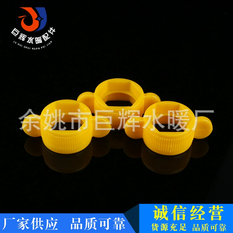 Производители поставляют новые пластиковые сантехнические аксессуары, плетеные трубки, пластиковые ключи, аксессуары для гофрированных труб, аксессуары для душевых труб.