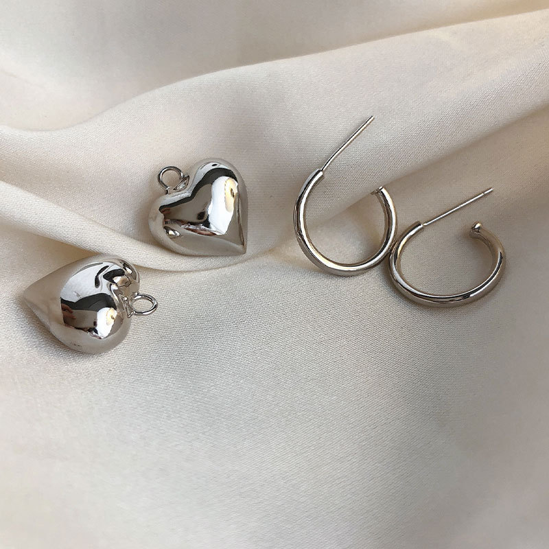 Love Heart Earrings Womens New Fashion Online Red Fashion Personality Circle Korean Temperament Entry Lux Cold Style Ear Hookpicture12