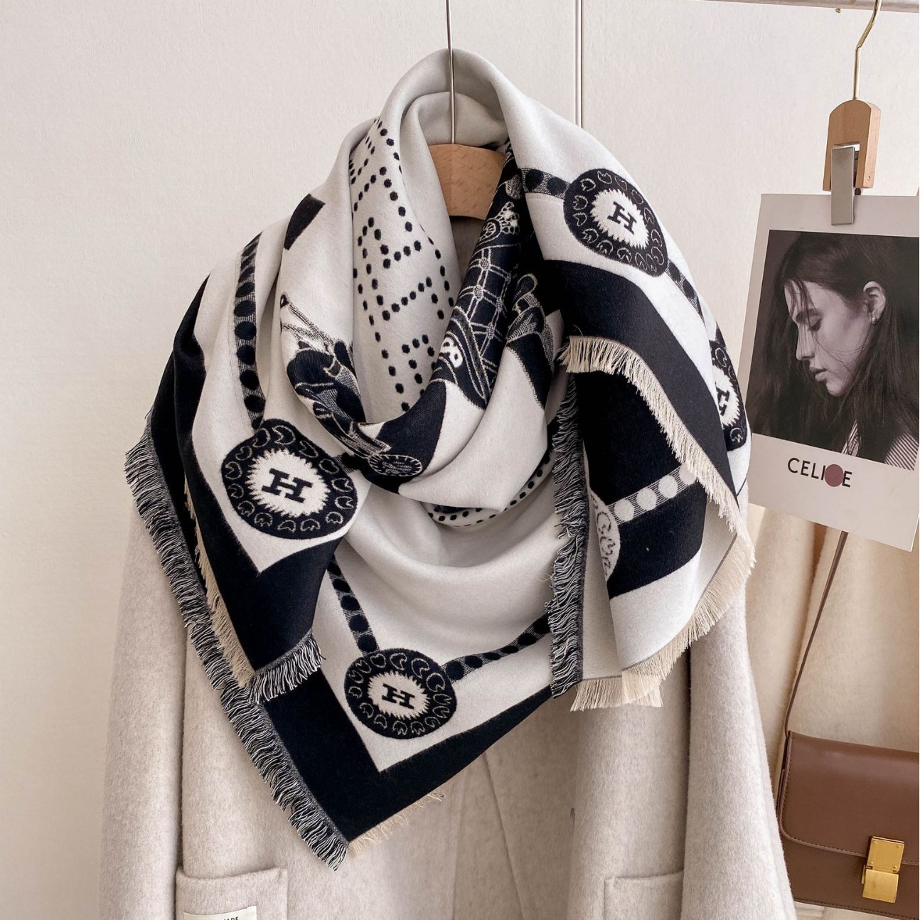 Corea del Sur H Horse imita bufandas de cashmere de alta calidad bufandas cálidas para mujeres otoño y invierno nuevo tipo de capa gruesa