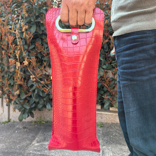 Single hand-held gift red wine bag high quality thick leather meticulous atmosphere Mid-Autumn business wine packaging box with wine utensils