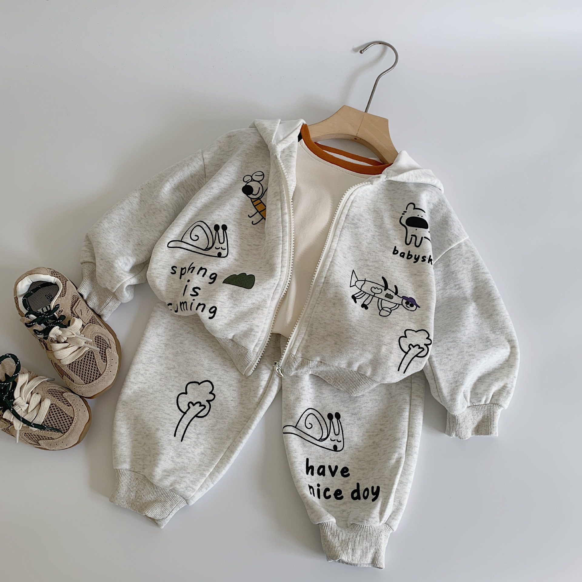 Traje para niños Maibao 2025 primavera y otoño nuevo producto chaqueta de punto con capucha para niños pantalones casuales estilo occidental traje coreano de dos piezas