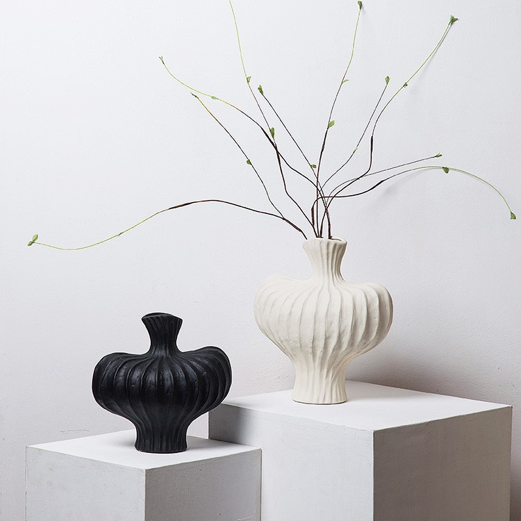 リビングルームの置物は軽くて豪華で高級な雰囲気のお酒棚の装飾品です。