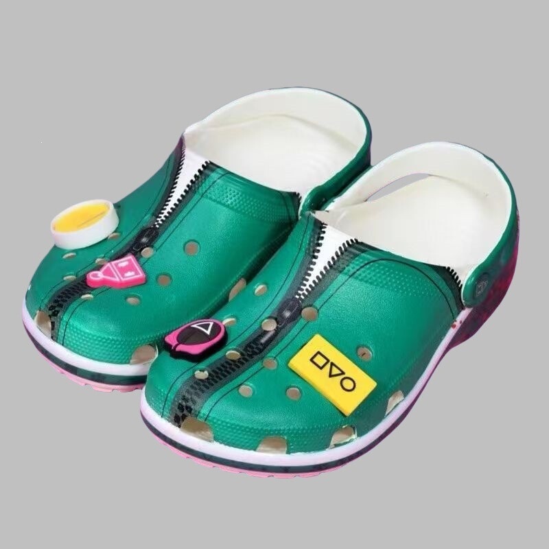 New Style Unisex Clogs with Closed Toe, Squid Design, for Children and Adults, Parent-Child Matching Sandals, Non-Slip, Trendy, and Wear-Resistant