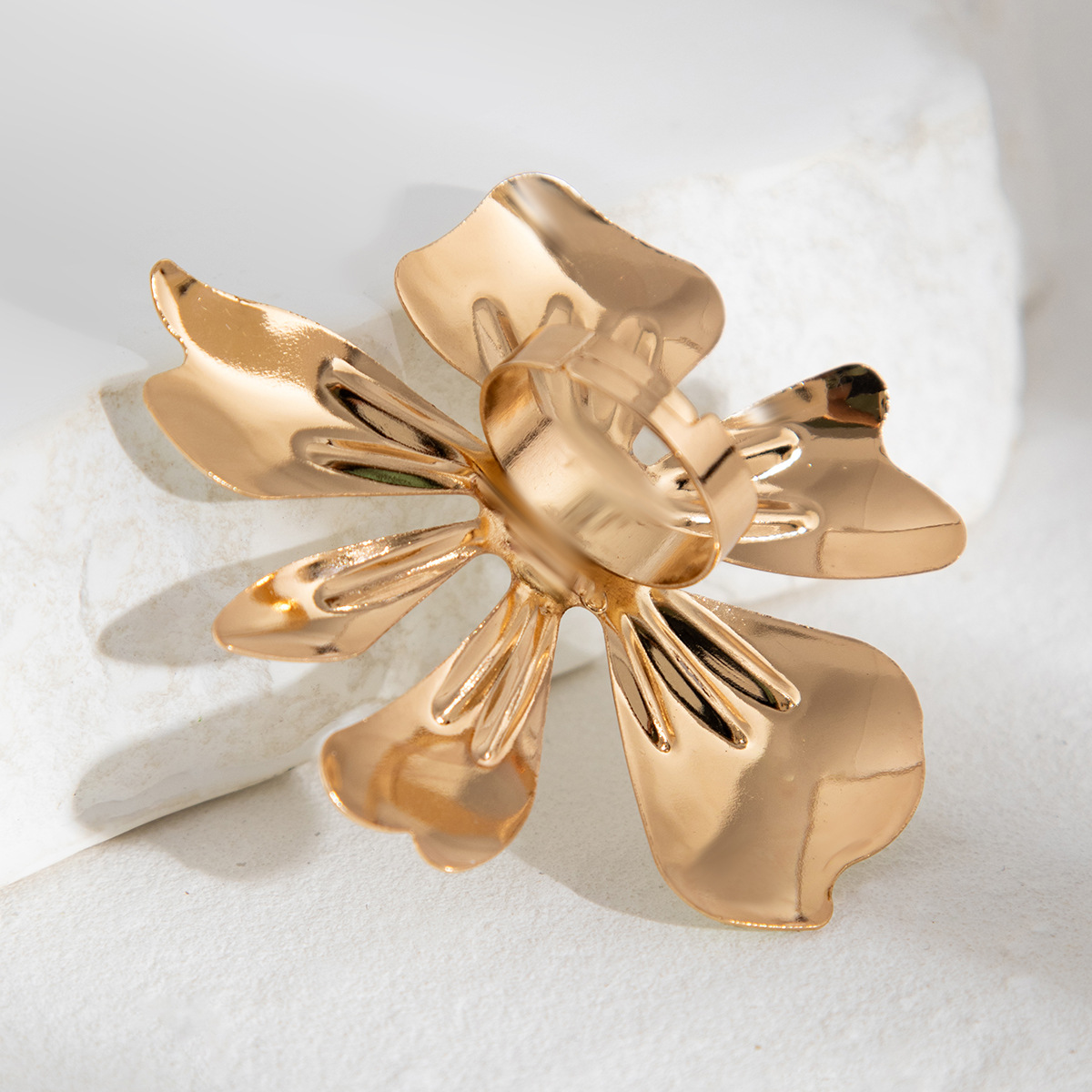 18g Weight Rings Classification Holiday, Party Occasion Iron Material Flower Pattern Women's Gender Enamel, Plating Design Exaggerated Style Exaggerated Flower Iron Enamel Plating Women's Rings 5