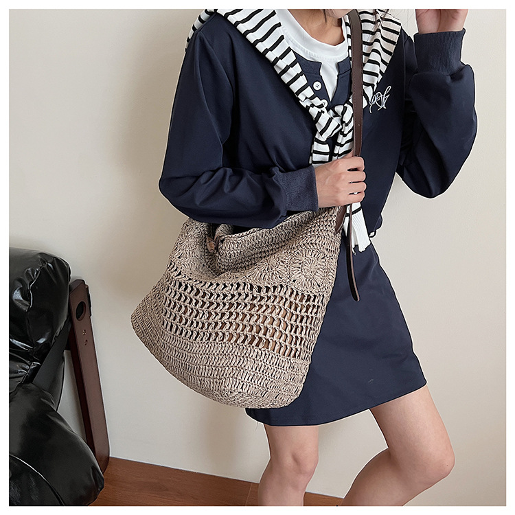 2025 New summer French laid-back seaside vacation bag, niche straw woven bag, hand-woven women's bag, large capacity undefined