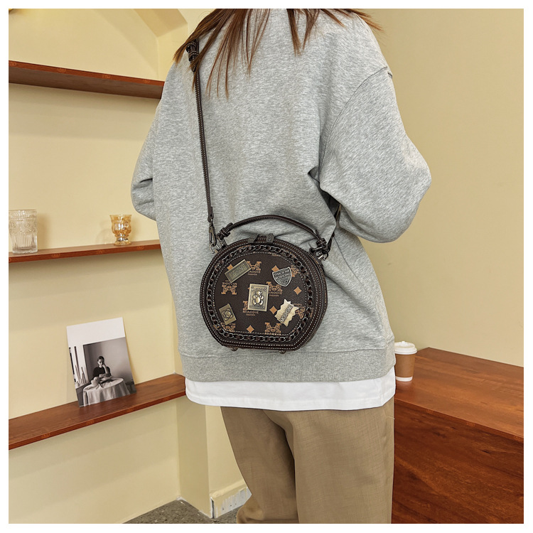 Beibei Tasche Textur kleine Tasche Damentasche 2024 Herbst und Winter neue trendige Abzeichen einzelne Schulter Umhängetasche modische kleine runde Tasche trendy_voghion.com