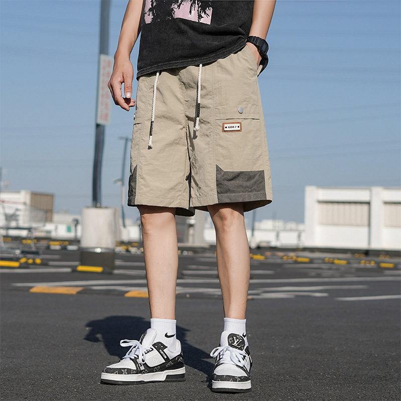 Pantalones cortos de seda de hielo de moda de verano para hombres. Pantalones de aire secos. Pantalones de cinco puntos. Pantalones de hombre grandes.