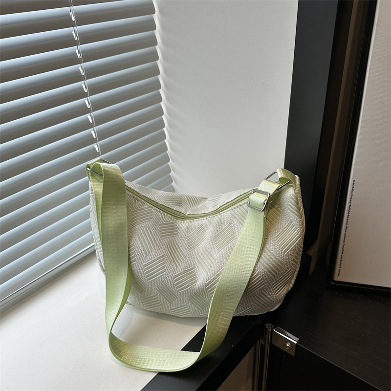 this year‘s popular trendy small bags women‘s 2024 new autumn fashion commuter messenger bag canvas shoulder messenger bag