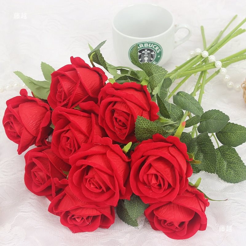 Topa de veludo rosa cascada flor falsa diseño de fondo pared red perforación roja decoración de rosa pared de cártamo del centro comercial