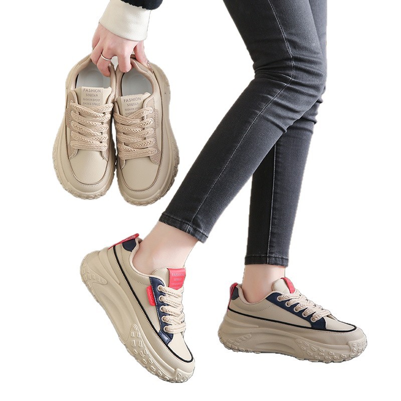 Zapatos muffin de mujer versátiles 2025 verano y otoño nuevos zapatos de alta calidad con suela gruesa deportiva casual aumentando la altura de los zapatos de mujer