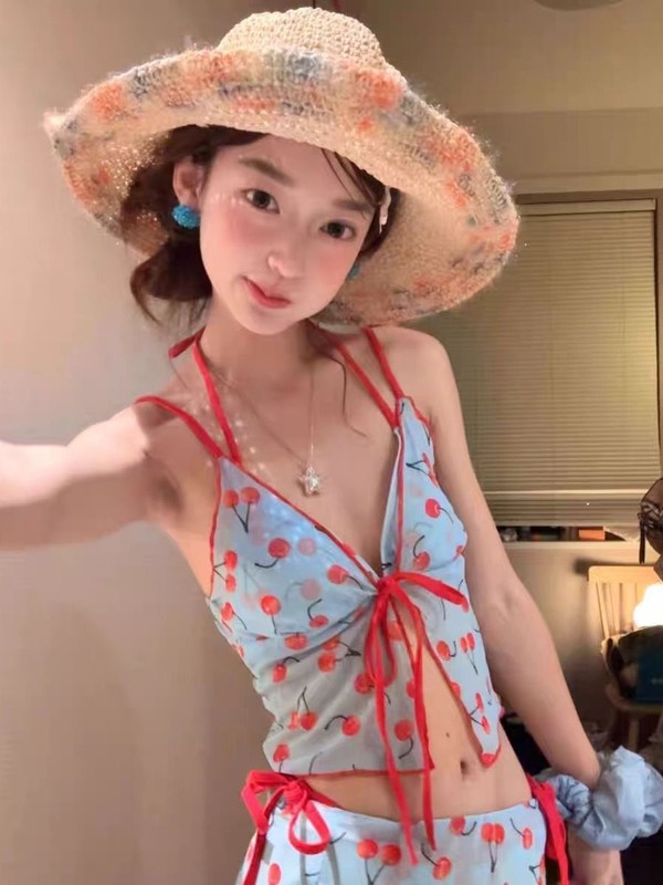 新款泳衣少女樱桃吊带四件套保守分体泳衣女比基尼小清新水上乐园|undefined