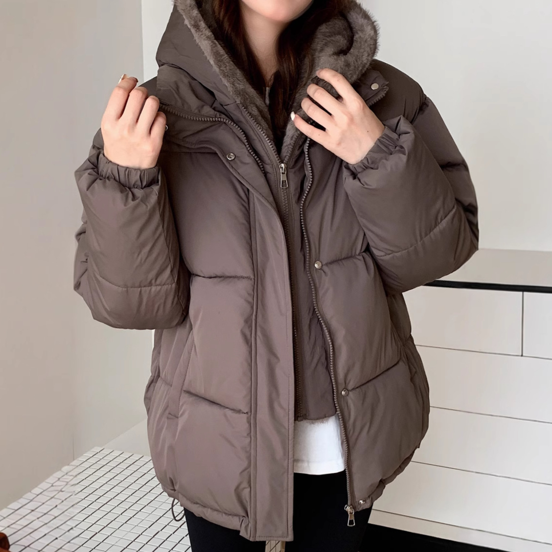 Falso de dos piezas de algodón empalmado de lana mujer 2025 invierno nuevo estilo coreano suelto chaqueta de plumón gruesa chaqueta de pan caliente
