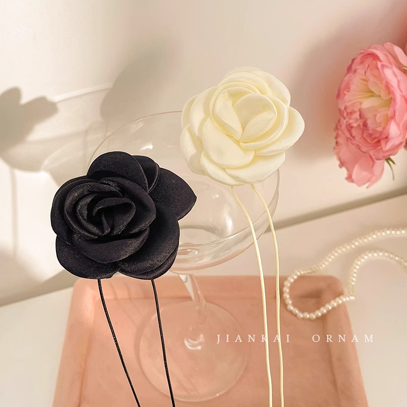 Red celebridad del mismo collar camellia mujer 2025 nuevo collar de clavícula de alta calidad accesorios collar de flores de lujo ligero