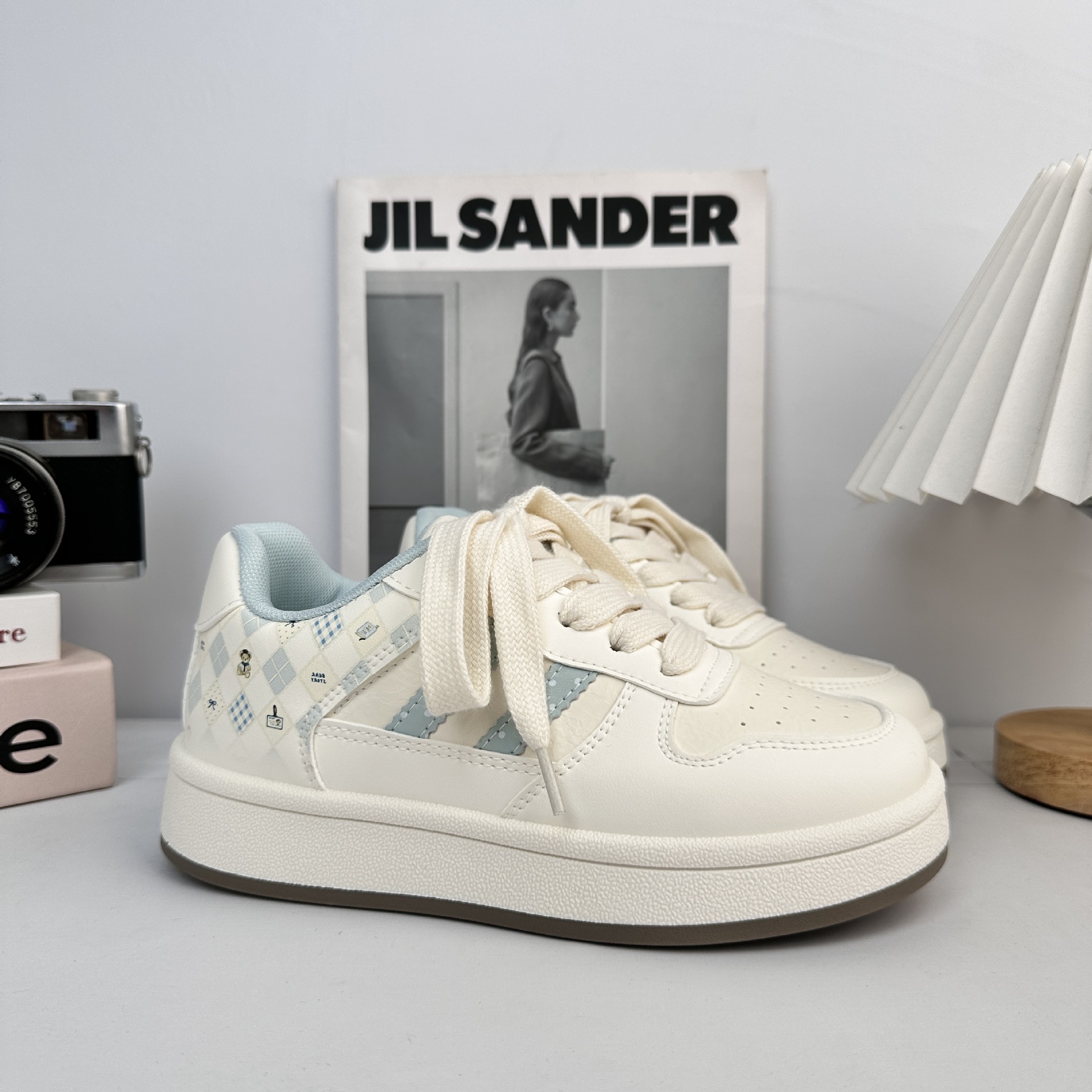 Zapatos casuales Yuanbo estudiantes 2025 nuevo diseño de nicho de estilo explosivo con suela gruesa de zapatos de skate