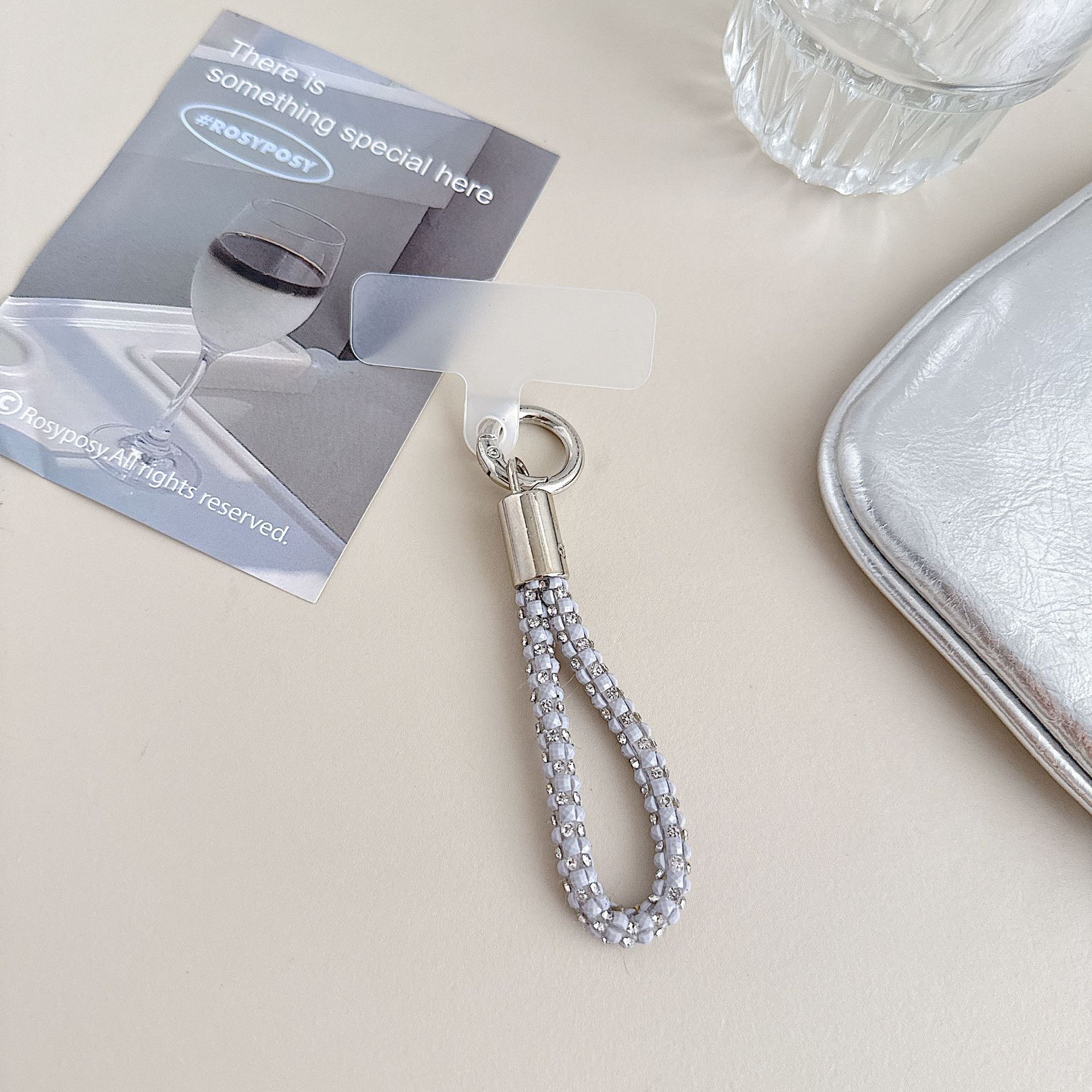 Cadena colgante de teléfono móvil de alta gama hecha a mano de boutique, sensación femenina de alta gama, lujo ligero, cadena colgante de diamante completo, cadena colgante de teléfono móvil de moda, sección larga y corta