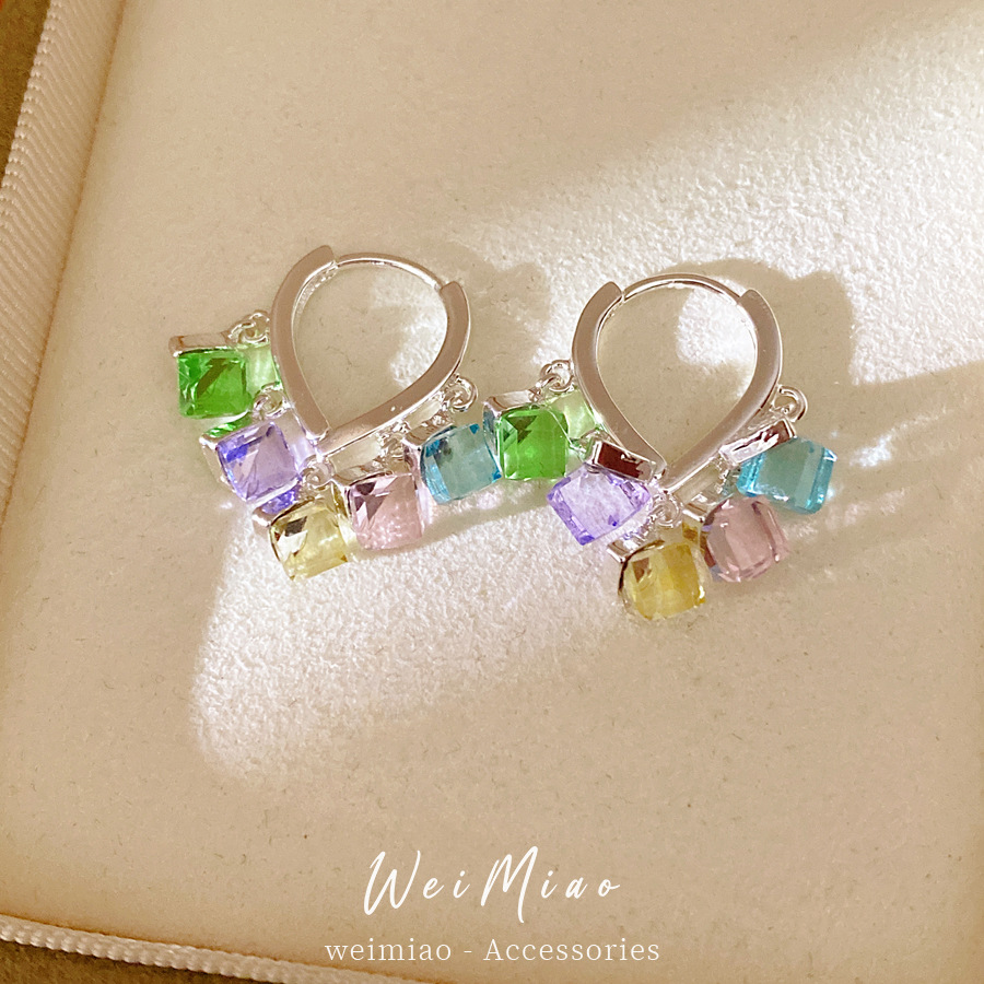 Corazón de vidrio de colores cuadrado bordilla personalidad estilo nicho pendientes ligero lujo alta sensación auriculares al por mayor