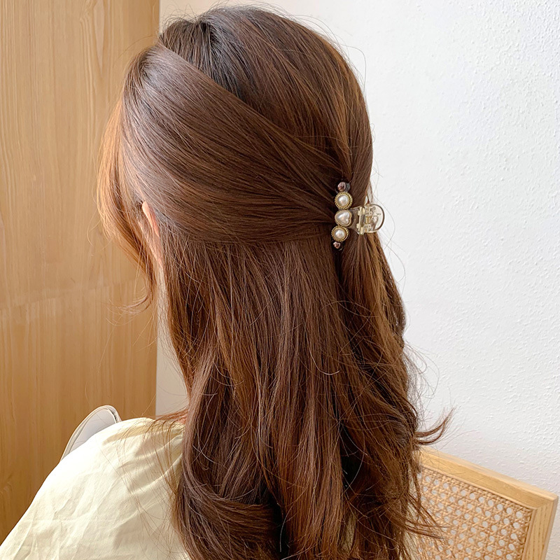 Pequeñas pinzas de cabello de perla temperamento feminino medio agarrado pinzas de cabello de borde pequeño adornamiento de cabeza de alto nivel no lastimar pinzas de cabello