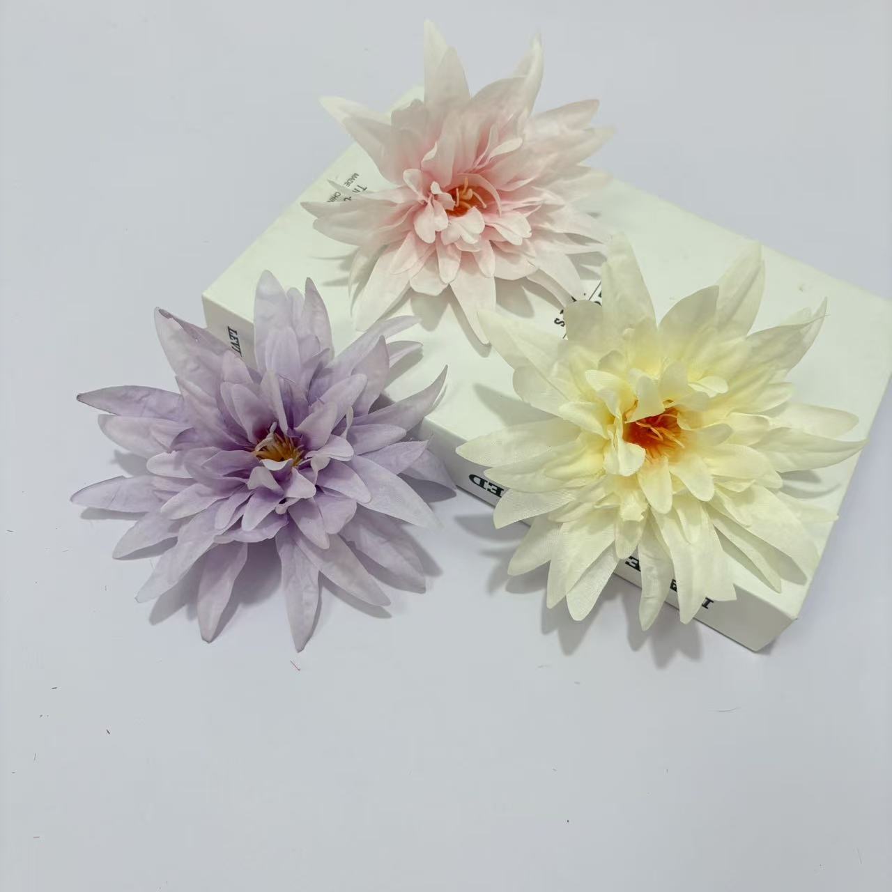 Flores de simulación llama crisantemo cabeza seda flores DIY caja de regalo material de flores de fichas de boda espacio comercial decoración prop al por mayor