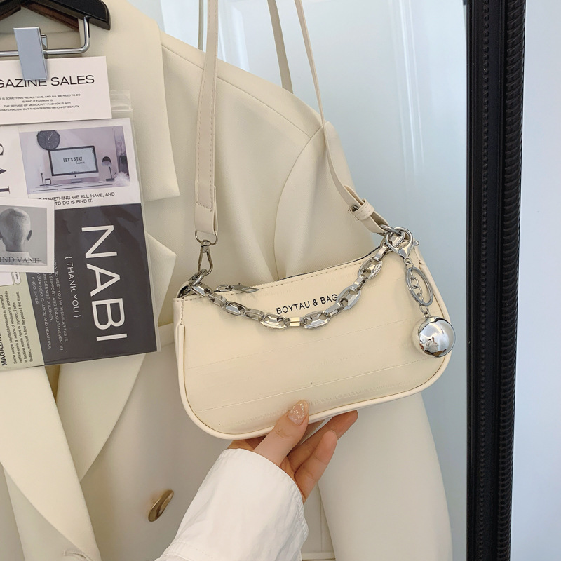 Bolso de brazo plateado de fuego para mujeres 2024 nuevo estilo de verano de lujo ligero nicho de alta calidad cadena bolso de mano para mujeres