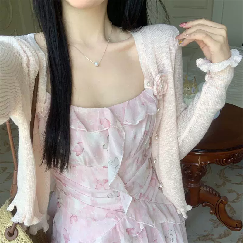 Летнее платье, корректор/ concealер? конcealer seems odd. Probably подкладка? In context 