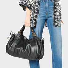 �羳���QŮ����ʿ�D����ɫ���s������ϰ�ͨ�ڰ��μ�б������ܛ�|