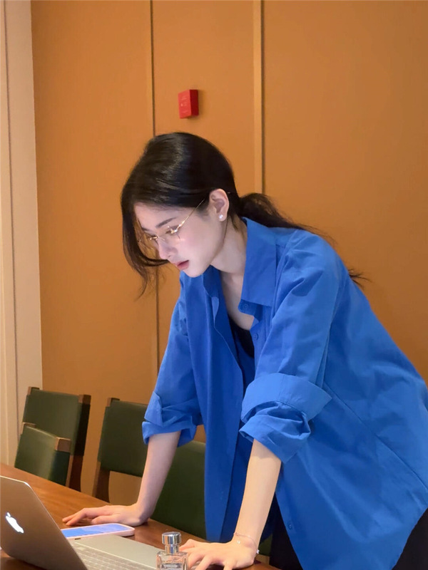 克莱因蓝色衬衫女款2025新款法式气质设计感小众衬衣外套长袖上衣|undefined