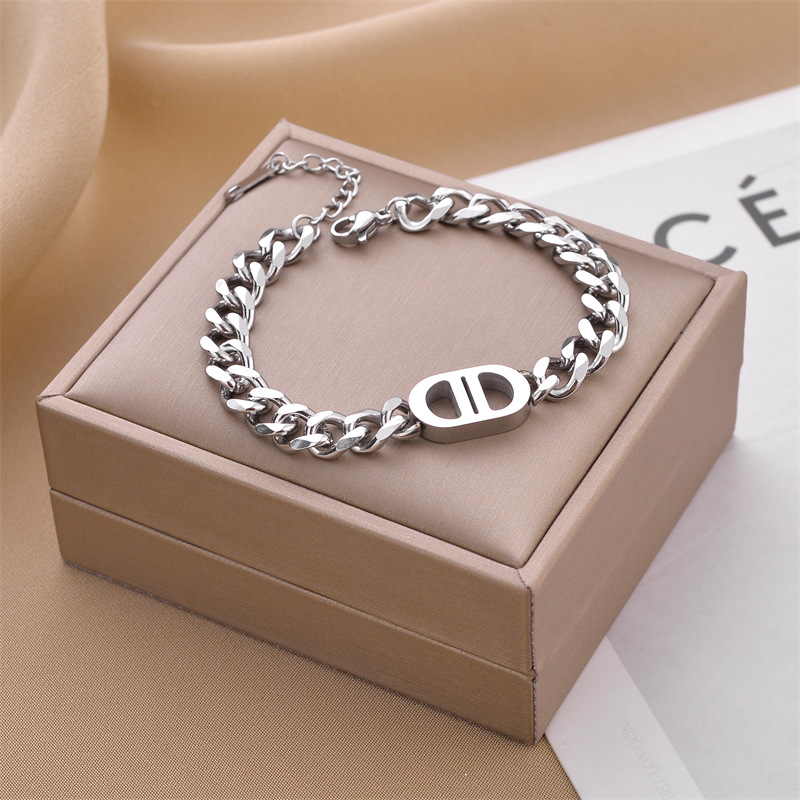 Ventas transfronterizas calientes nuevas pulseras de acero de titanio personalidad femenina de alto nivel diseño ligero de lujo moda temperamento versátil joyería de acero de titanio image 103