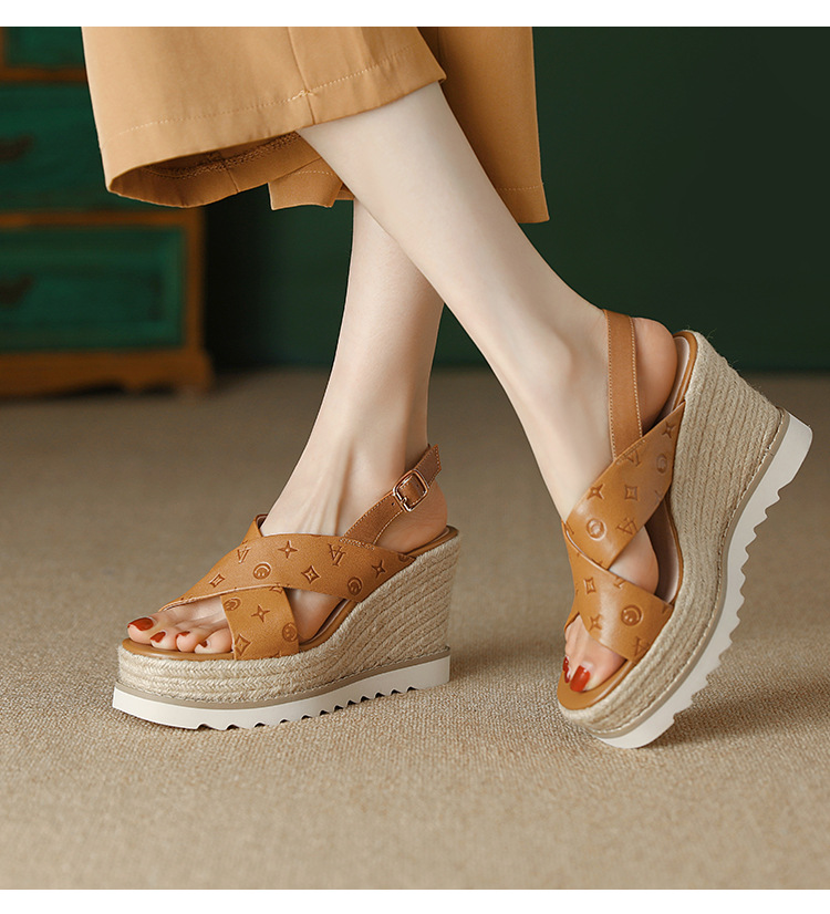 Sandal nữ gót xuồng cao hở mũi, quai chéo mũi vuông, đế dày bện thừng — màu nâu chi tiết 4