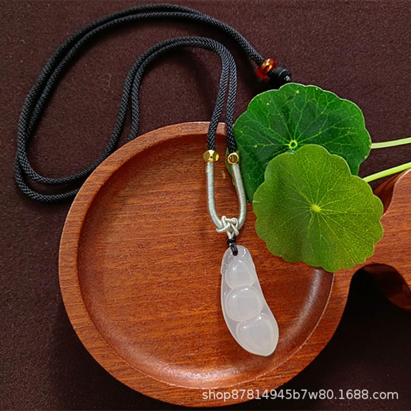 검은 밧줄이 달린 행운의 콩 (36*15mm)