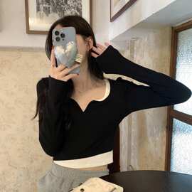 辣妹拼色假两件小V领长袖T恤女春秋新款修身显瘦短款露脐别致上衣